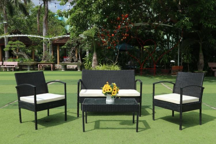 Conjunto de muebles de jardín de mimbre con mesa Brisa